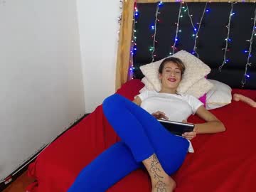 سكس نيك شقراء مربربة من كسها المحلوق